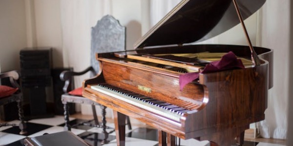 Limpieza y mantenimiento de pianos: Claves para prolongar su vida útil