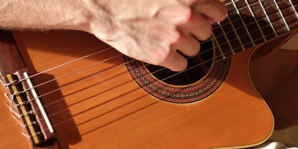 ORIGEN DE LA GUITARRA ESPAÑOLA RAIMUNDO